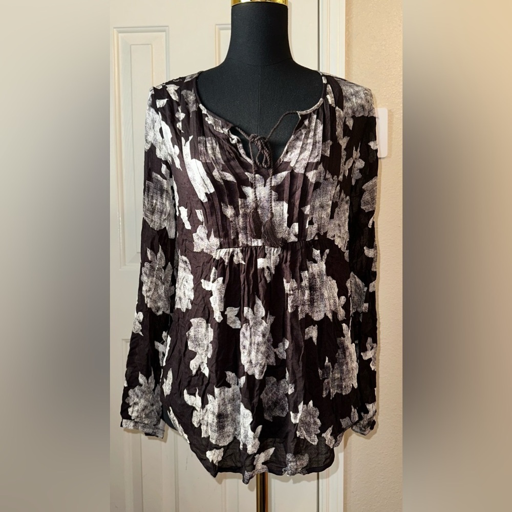 NWT Lucky Brand Women’s S Viscose Black Floral Boho Pintuck Tassel Tie Blouse